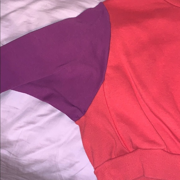 SOLD 80’s inspired cropped sweatshirt - Picture 4 of 5